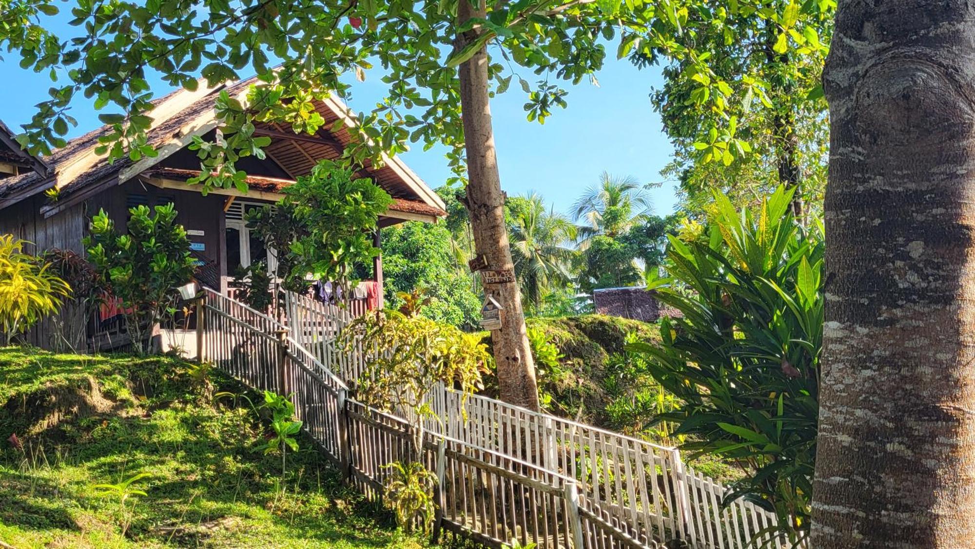 Pristine Paradise Dive Resort - Togean Islands, Una Una Pulau Unauna Экстерьер фото